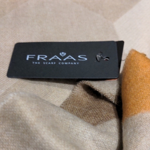 Fraas Exploded Zig Zag Cashmink Chevron Pattern Scarf NWT - Picture 4 of 9